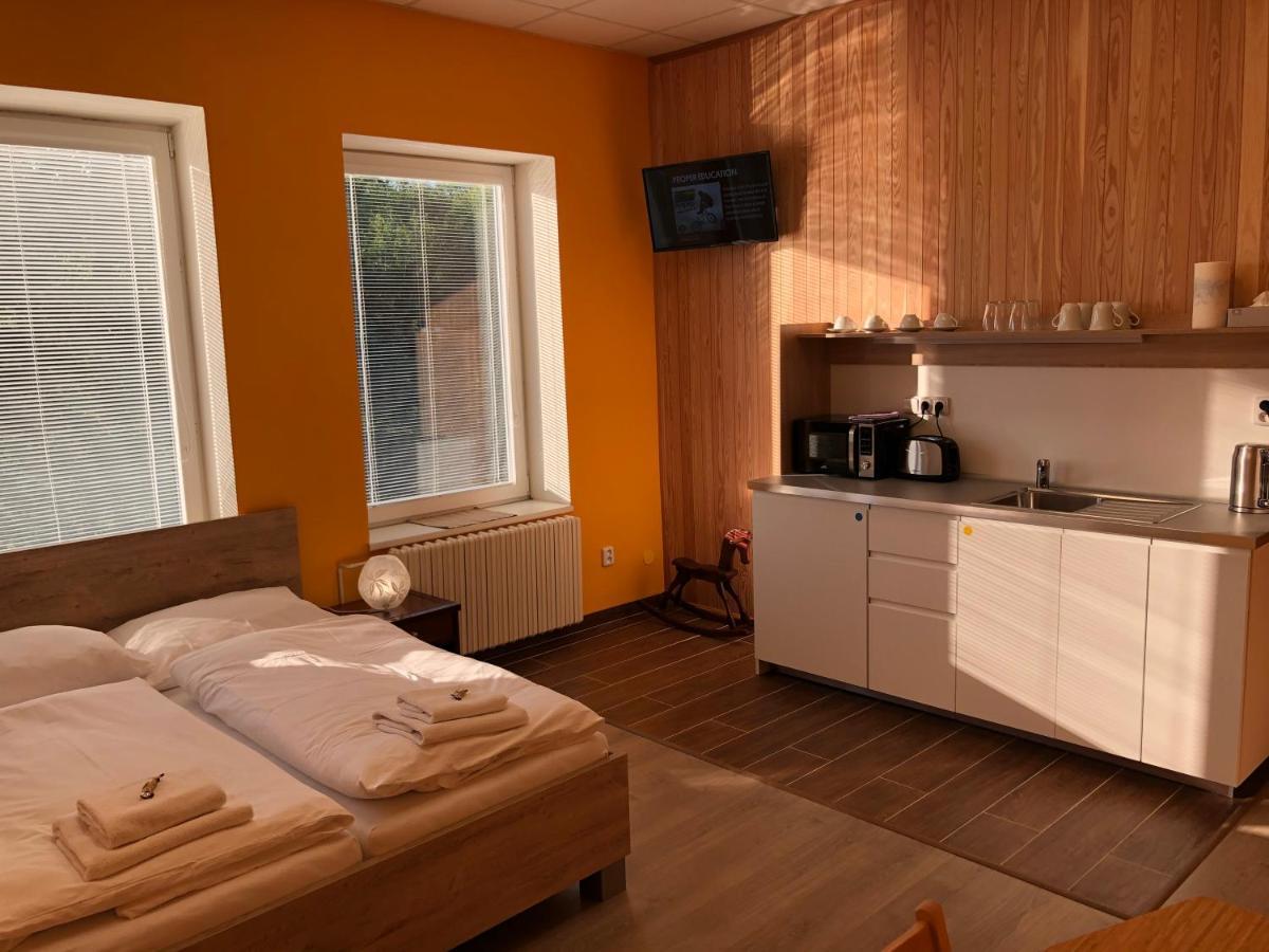 Dnm Inn Korycany Buitenkant foto