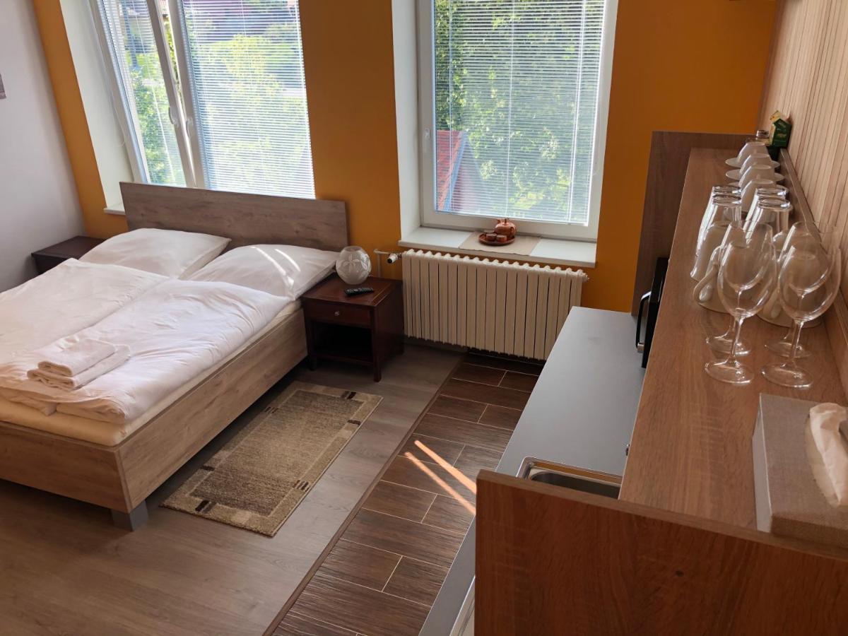 Dnm Inn Korycany Buitenkant foto