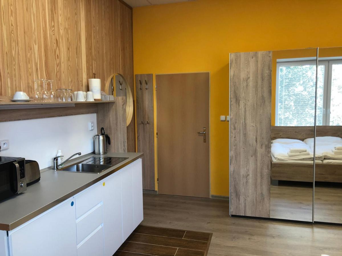 Dnm Inn Korycany Buitenkant foto