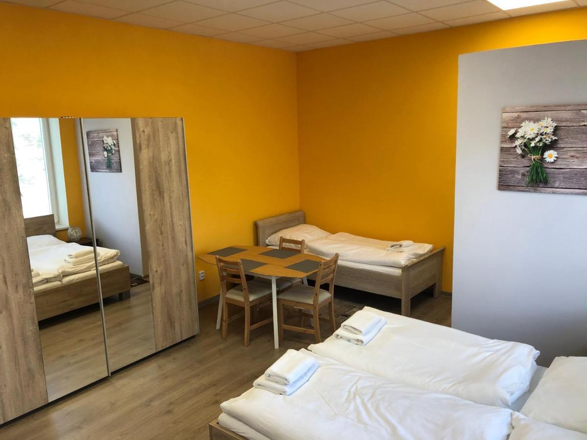 Dnm Inn Korycany Buitenkant foto