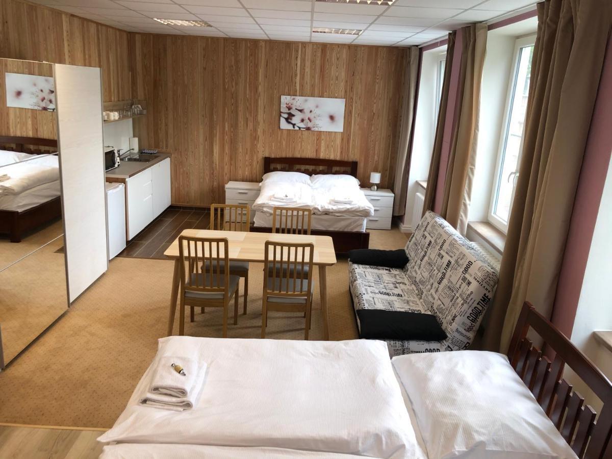 Dnm Inn Korycany Buitenkant foto