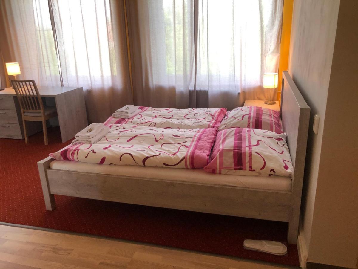 Dnm Inn Korycany Buitenkant foto