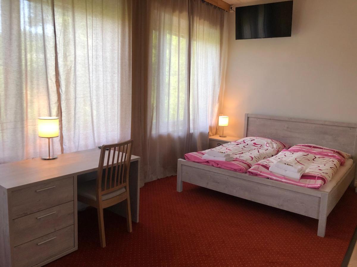 Dnm Inn Korycany Buitenkant foto