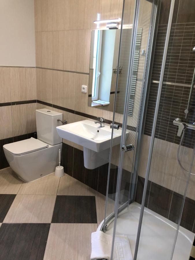 Dnm Inn Korycany Buitenkant foto