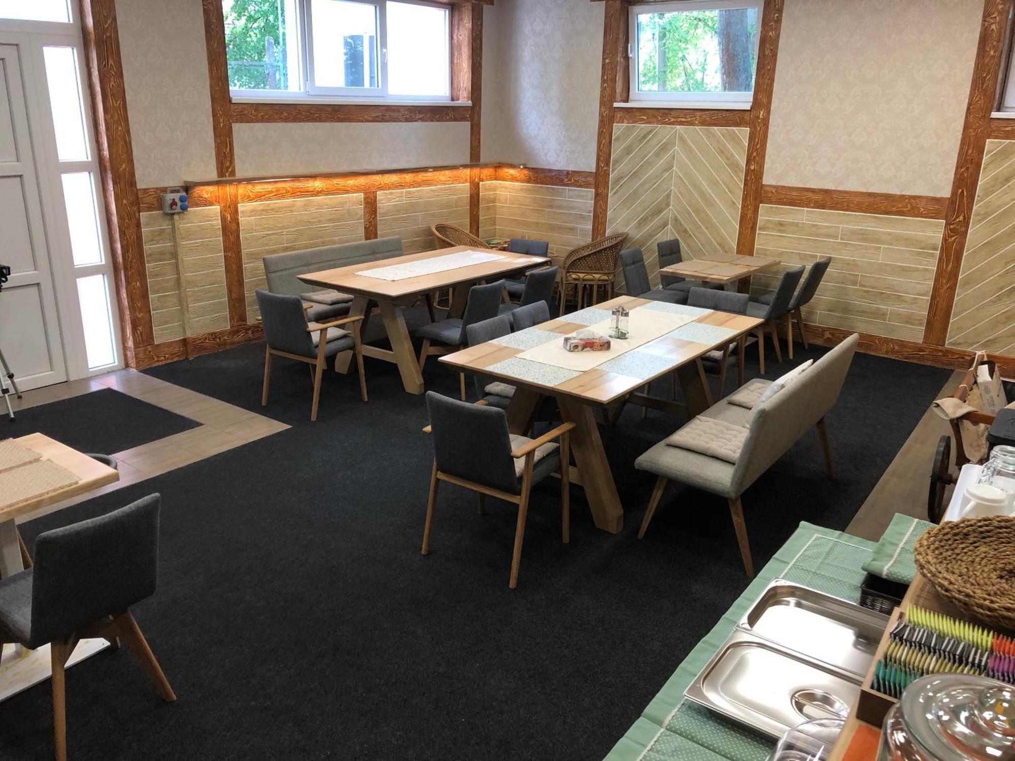 Dnm Inn Korycany Buitenkant foto