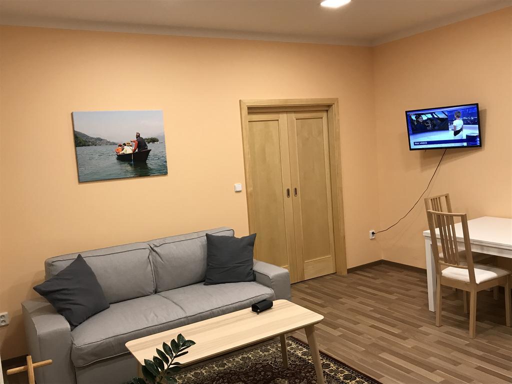 Dnm Inn Korycany Buitenkant foto
