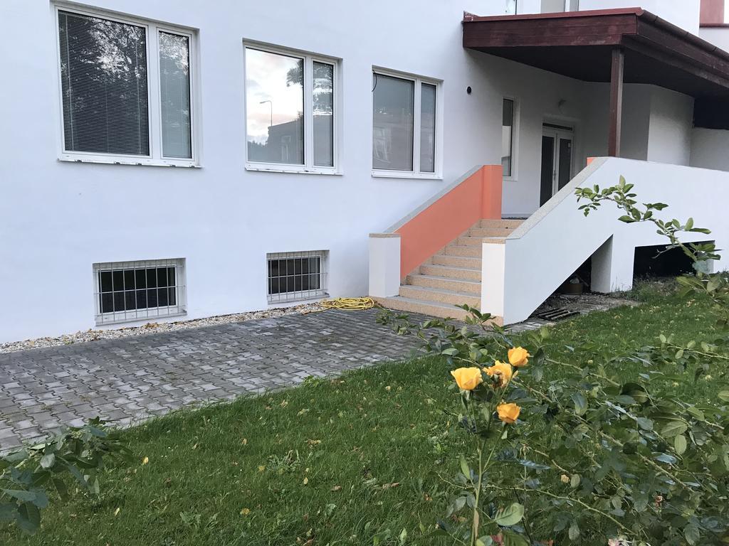 Dnm Inn Korycany Buitenkant foto