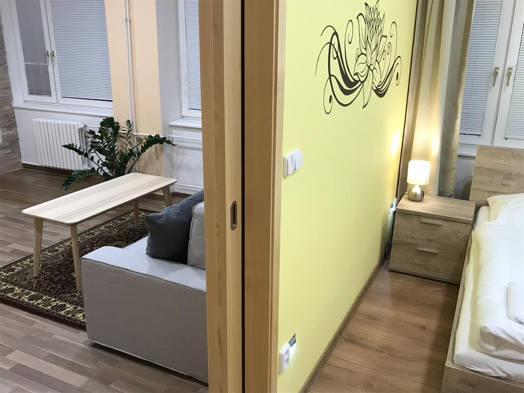 Dnm Inn Korycany Buitenkant foto