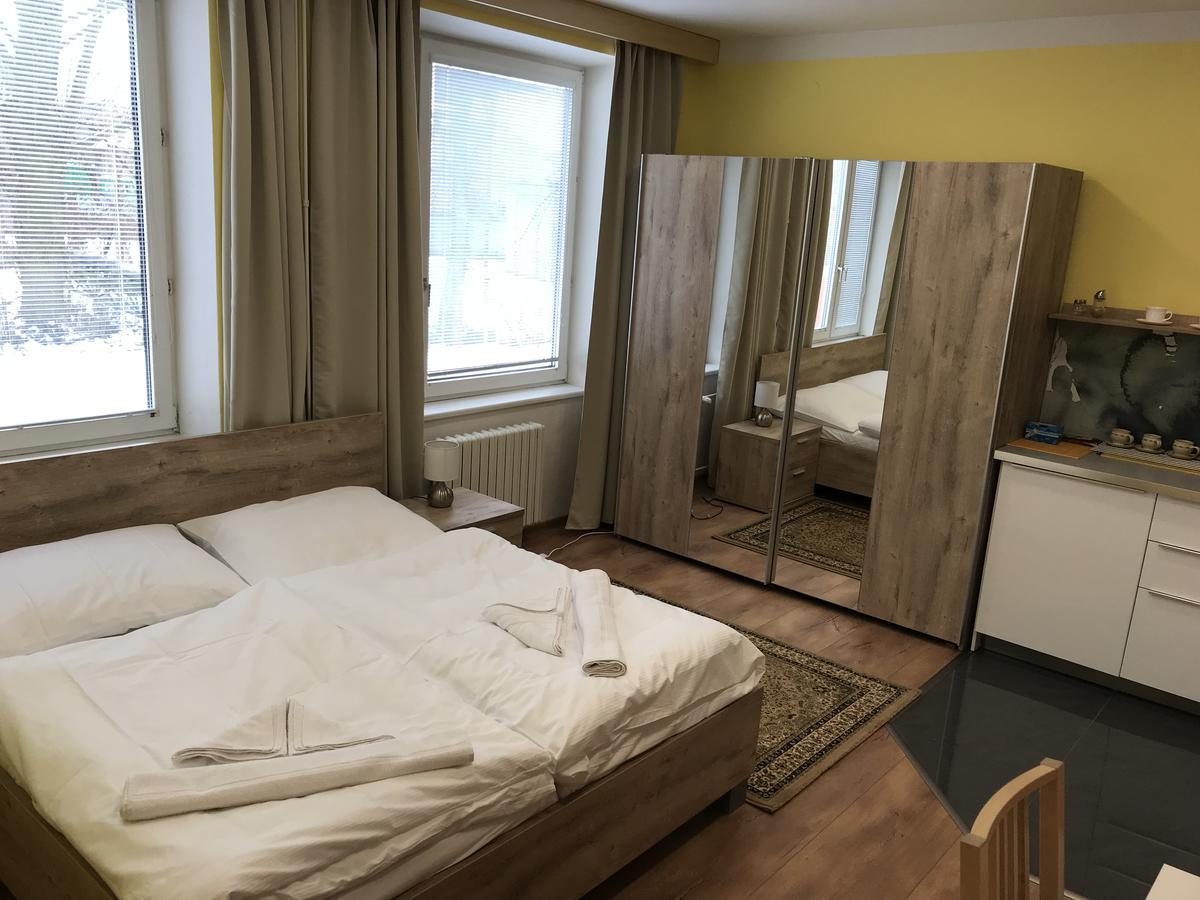 Dnm Inn Korycany Buitenkant foto