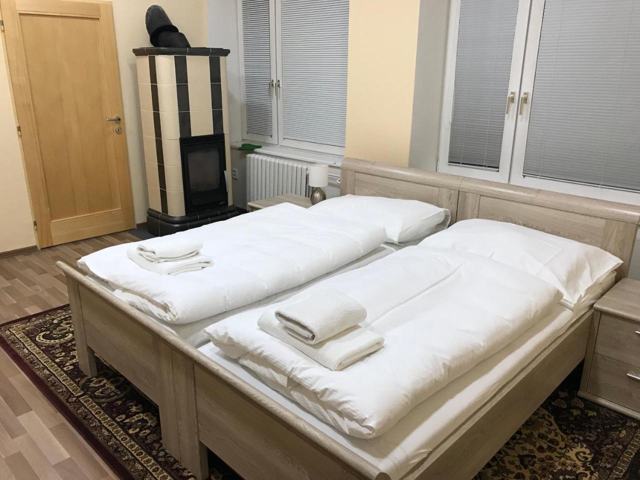 Dnm Inn Korycany Buitenkant foto